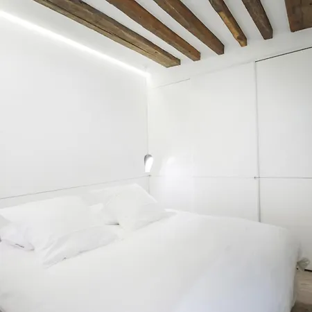 Ile Saint Louis Cosy